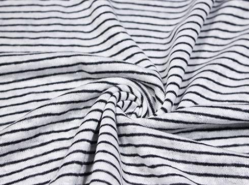 Laneni dres pleten: sodobna fuzija tradicije in inovacij v tekstilu